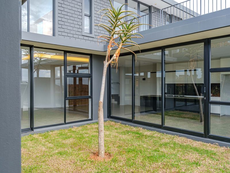 4 Bedroom , Newly Built Contemporary Luxury in Seaton Estate - Photo 3