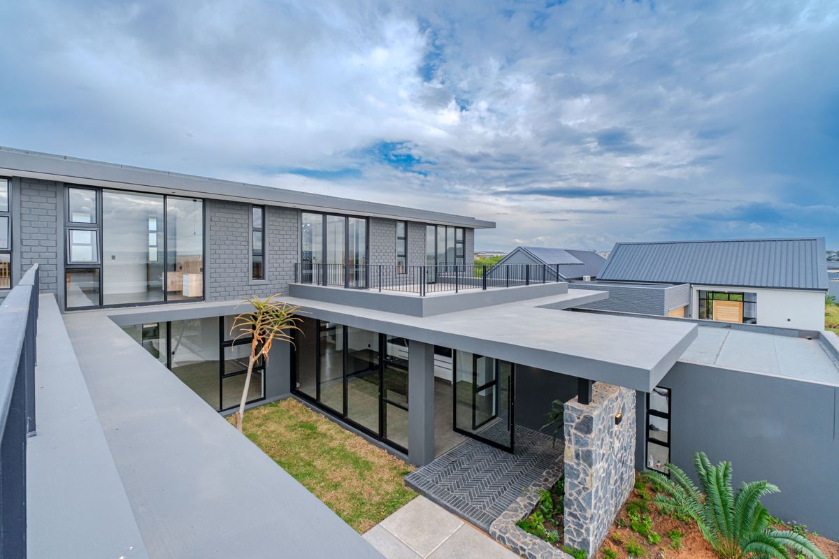 4 Bedroom , Newly Built Contemporary Luxury in Seaton Estate - Photo 2