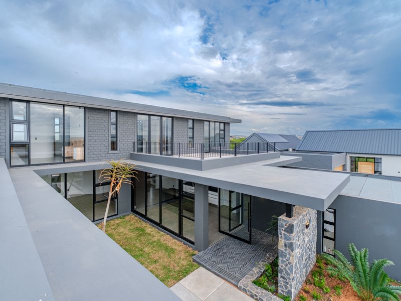 4 Bedroom , Newly Built Contemporary Luxury in Seaton Estate - Photo 2