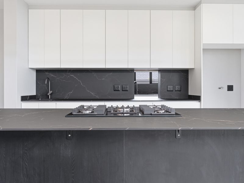 4 Bedroom , Newly Built Contemporary Luxury in Seaton Estate - Photo 7