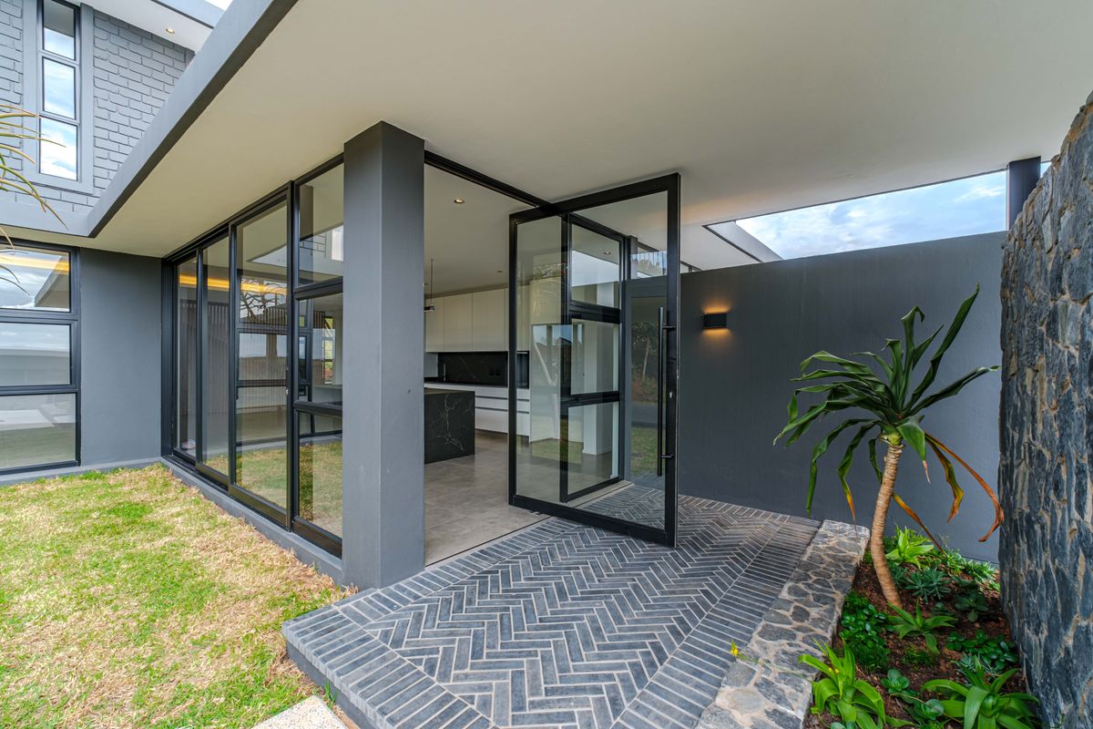 4 Bedroom , Newly Built Contemporary Luxury in Seaton Estate - Photo 5