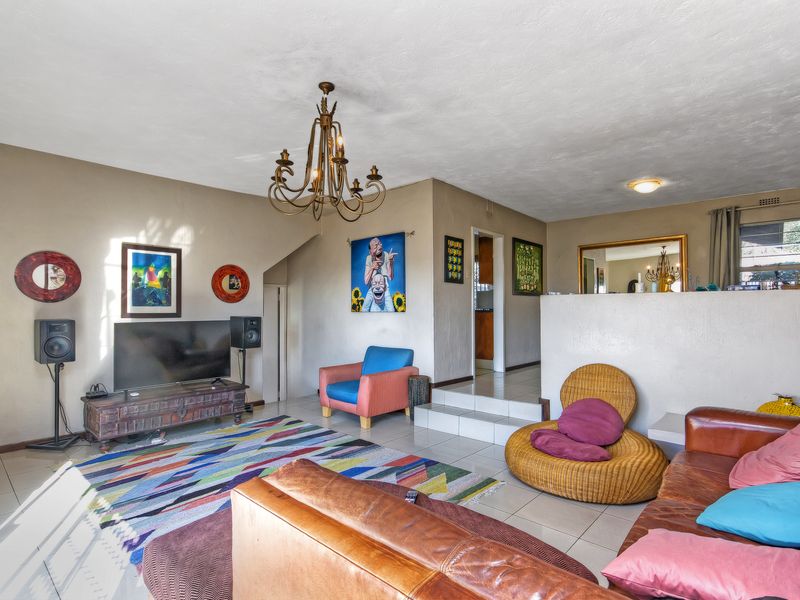 DISCOVER, COMFORTABLE AND STYLISH LIVING IN THIS BEAUTIFUL DUPLEX UNIT AND VERY SECURED COMPLEX!!! - Photo 6