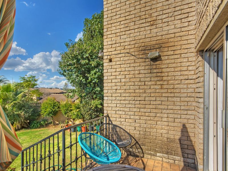 DISCOVER, COMFORTABLE AND STYLISH LIVING IN THIS BEAUTIFUL DUPLEX UNIT AND VERY SECURED COMPLEX!!! - Photo 3