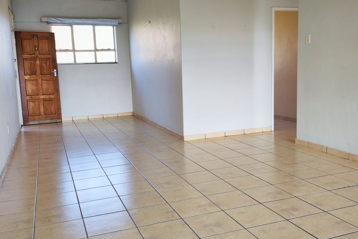 SUNNY 2 BED APARTMENT - Photo 4