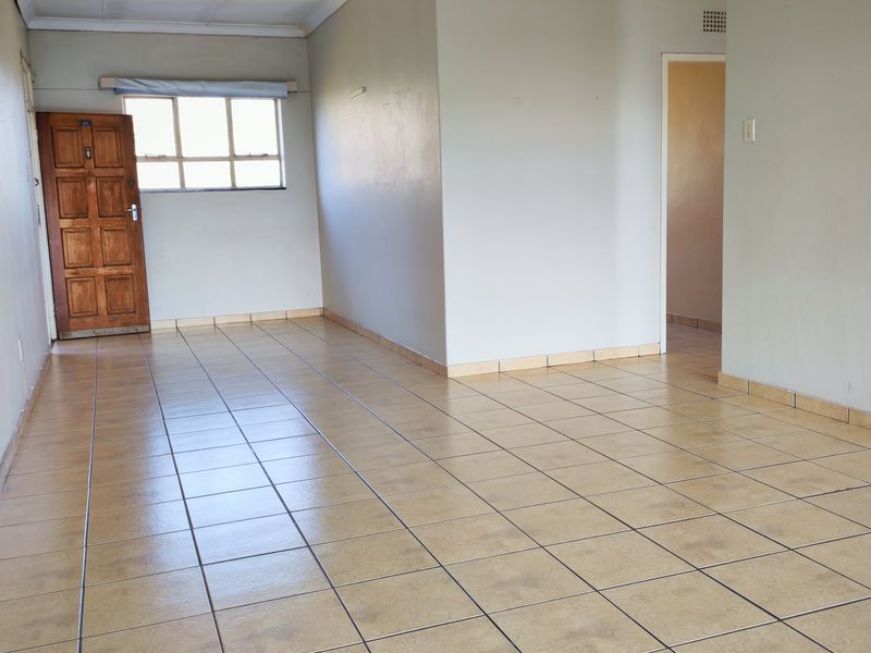 SUNNY 2 BED APARTMENT - Photo 4