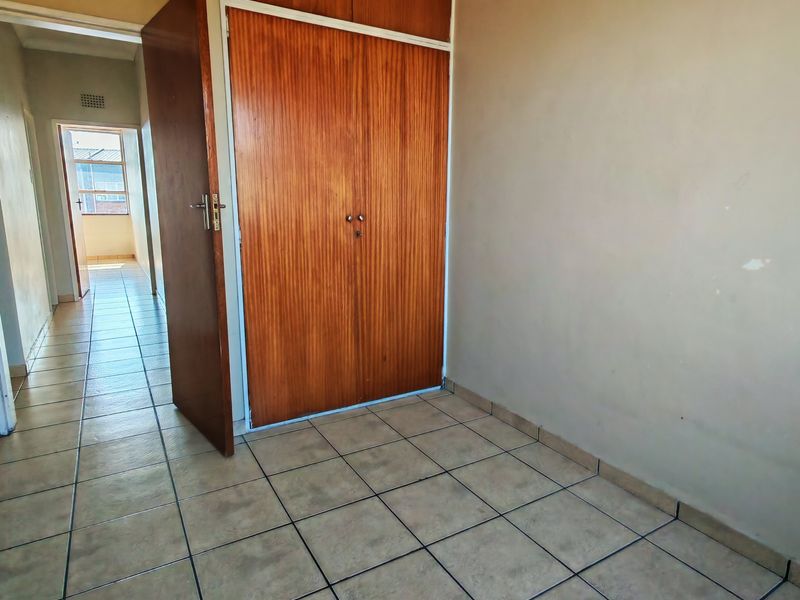 SUNNY 2 BED APARTMENT - Photo 10