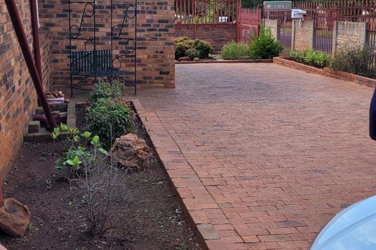 Beautiful Family Home for Sale in Selection Park - Photo 3