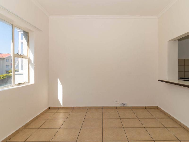 Secure 2 Bedroom Apartment to Rent in Zonnebloem - Photo 9