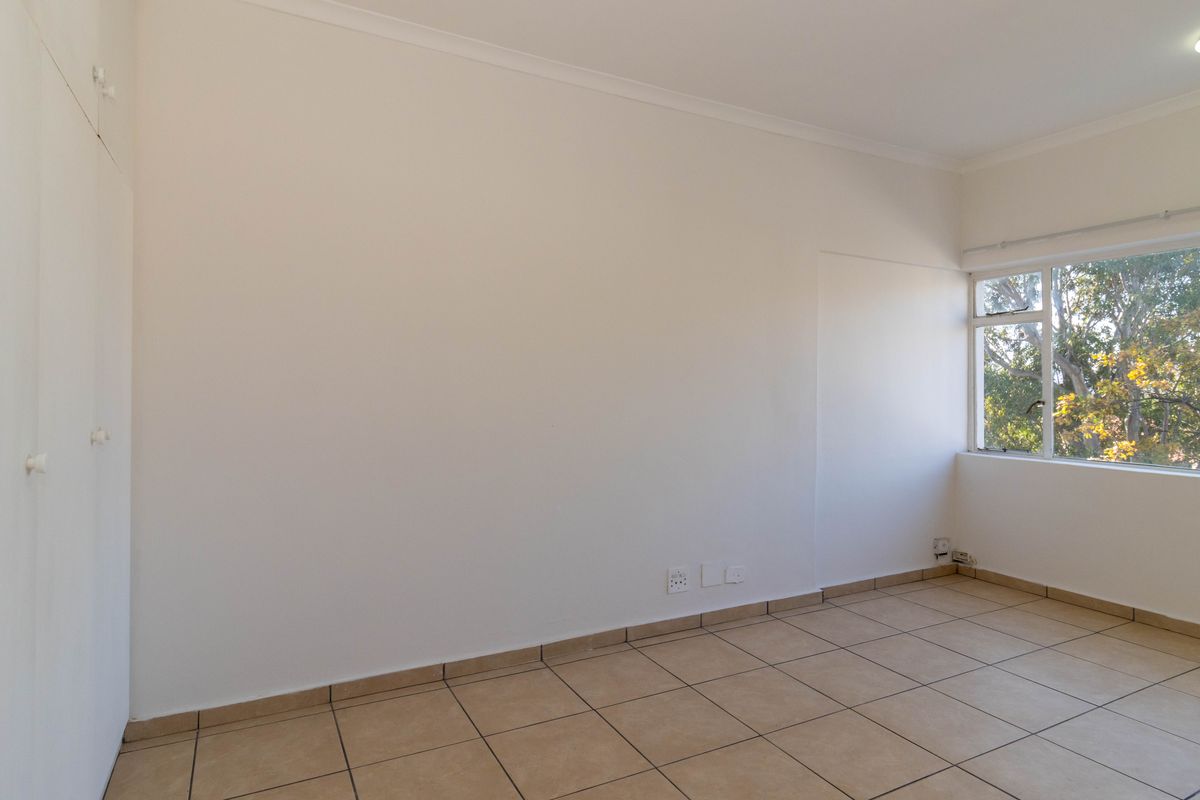 Secure 2 Bedroom Apartment to Rent in Zonnebloem - Photo 5