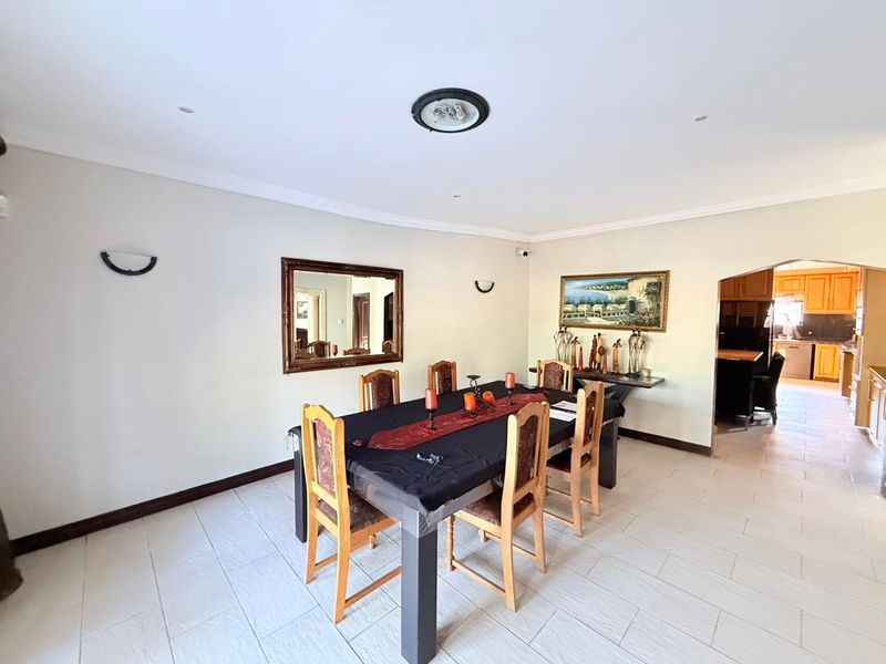 Elegant Fully Furnished Family Home in Somerset Park - Photo 8