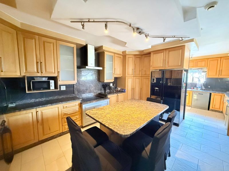 Elegant Fully Furnished Family Home in Somerset Park - Photo 7