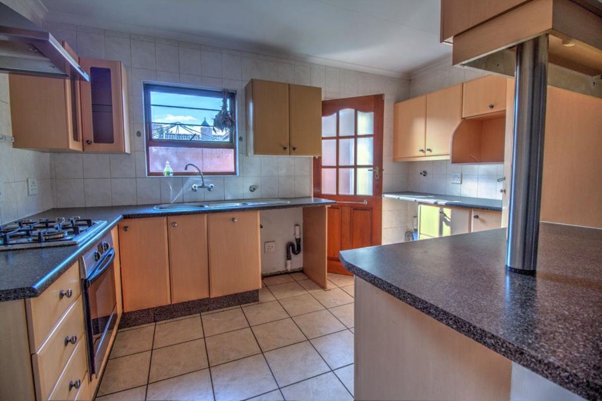 Pristine Executive Cluster in Bishops Court - Photo 3