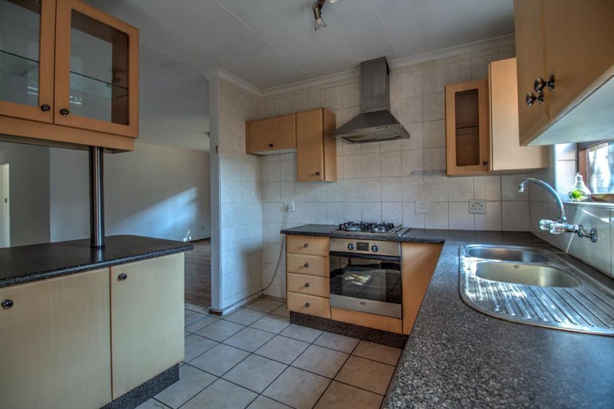 Pristine Executive Cluster in Bishops Court - Photo 4