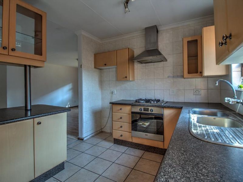 Pristine Executive Cluster in Bishops Court - Photo 4