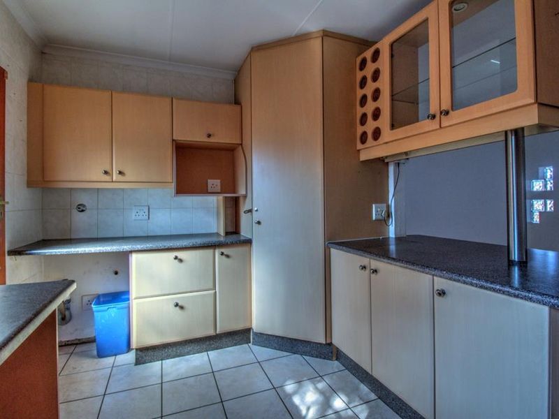 Pristine Executive Cluster in Bishops Court - Photo 5