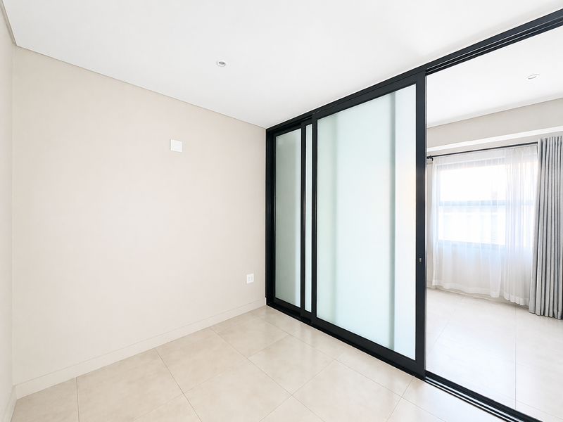 modem one bedroom apartment in the heart of Sandton - Photo 5