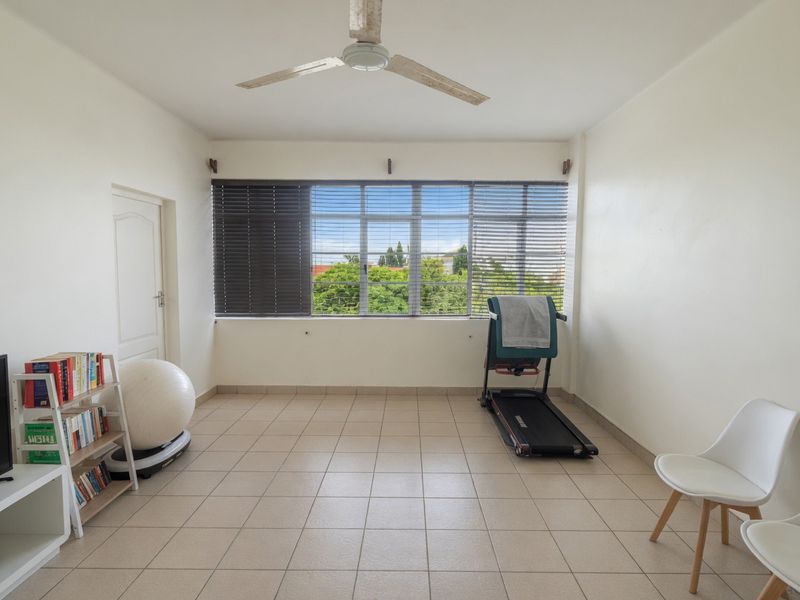 2 Bedroom apartment in Morningside - Photo 3