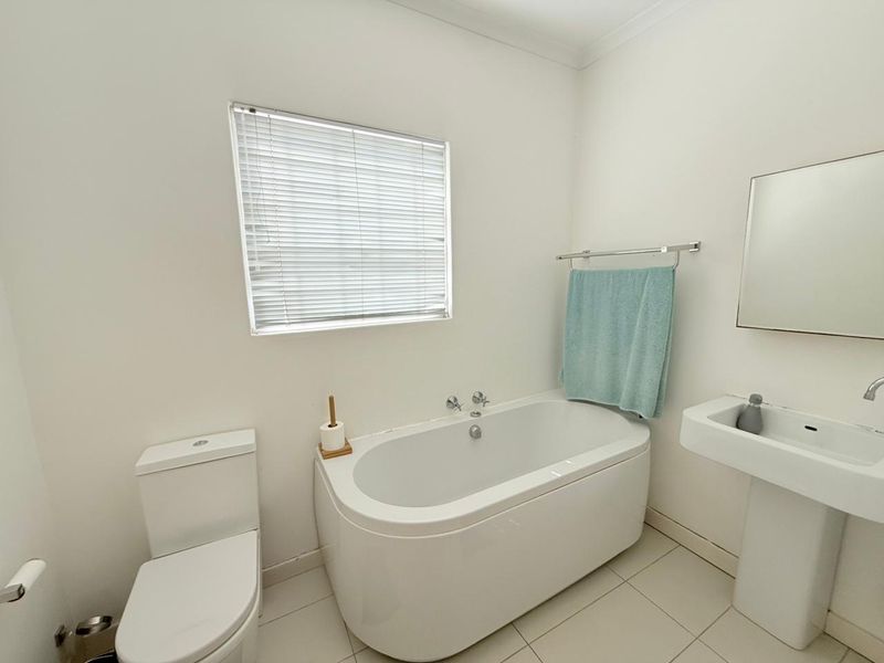 Beautiful 4 Bedroom Townhouse to let in Umhlanga Rocks - Photo 8