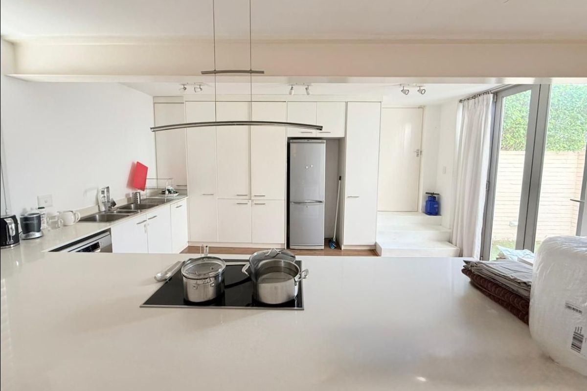 Beautiful 4 Bedroom Townhouse to let in Umhlanga Rocks - Photo 2