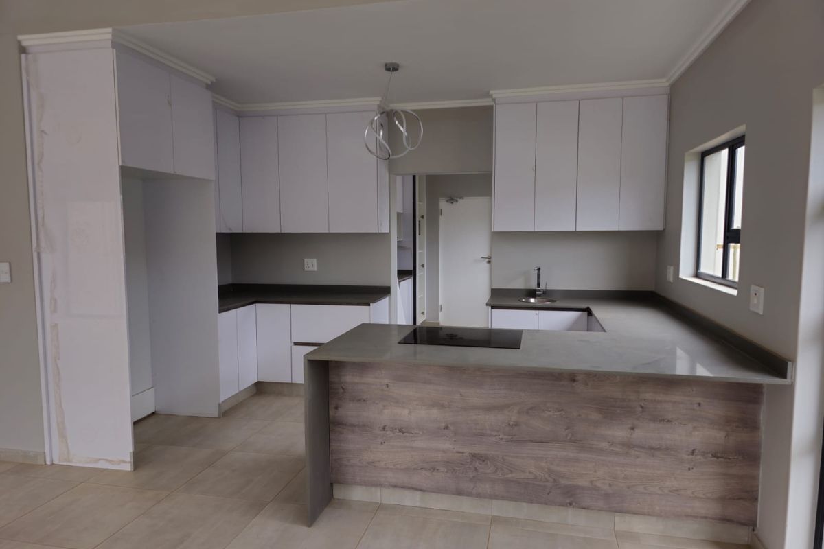 4 bedroom ,Elegant Family Living in Palm Lakes Estate - Photo 3
