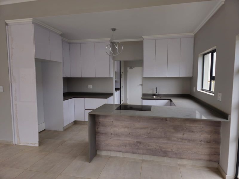 4 bedroom ,Elegant Family Living in Palm Lakes Estate - Photo 3