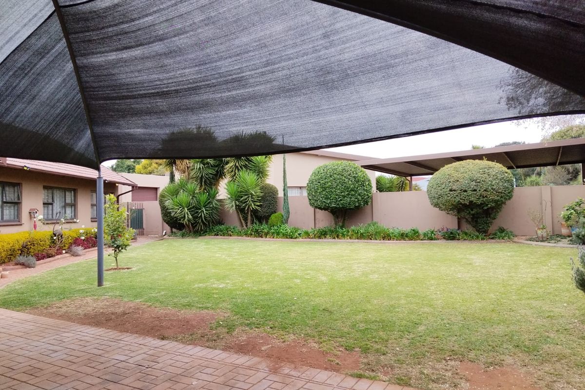 Spacious Family Home with Pool, Flats & Excellent Location in Birchleigh - Photo 4