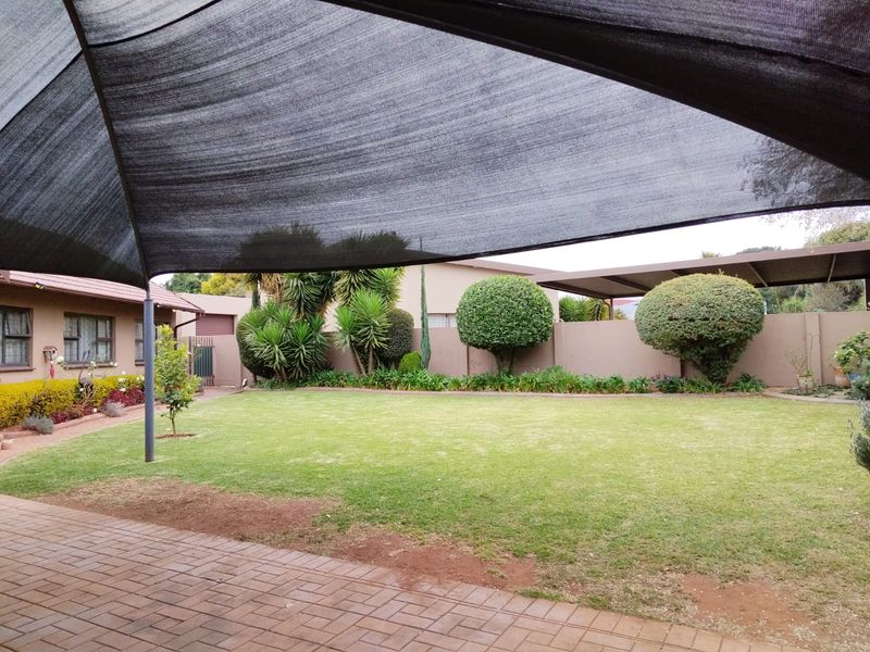 Spacious Family Home with Pool, Flats & Excellent Location in Birchleigh - Photo 4