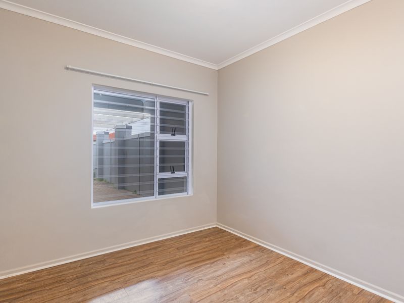 Cozy 3 Bedroom 2 Bathroom House to Let - Photo 9