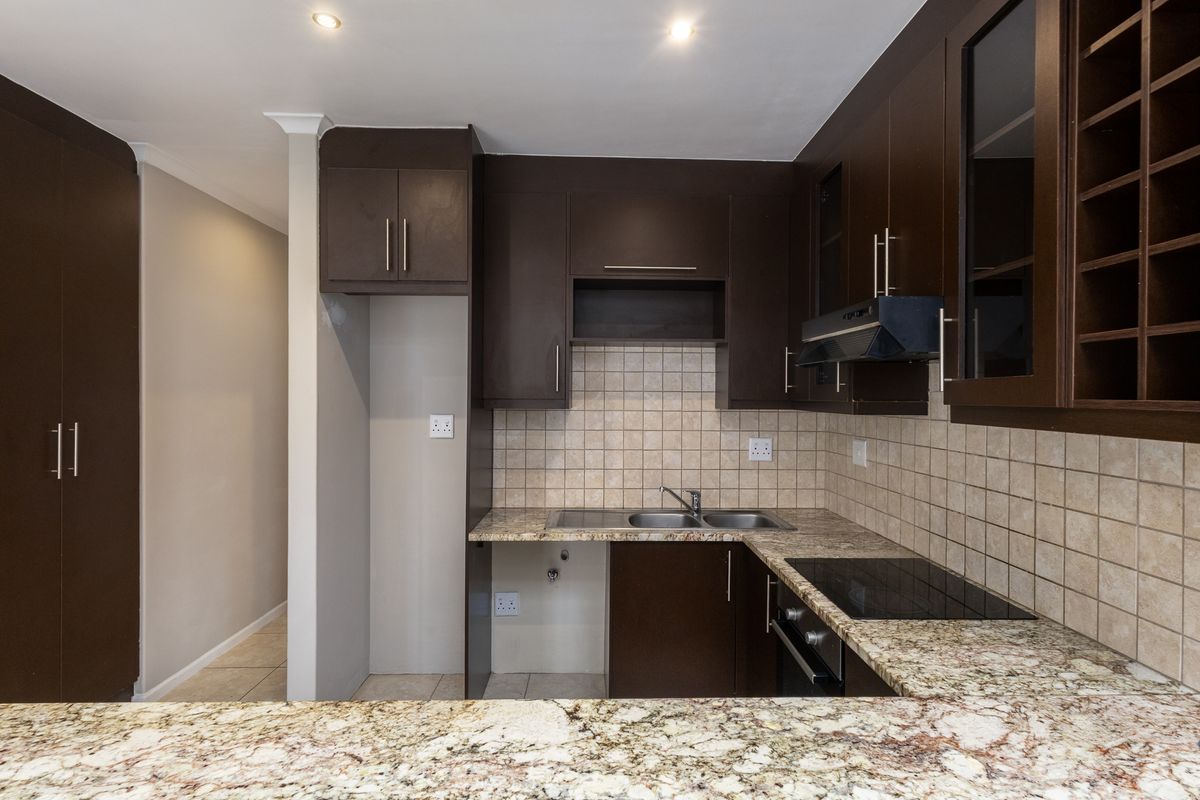 Cozy 3 Bedroom 2 Bathroom House to Let - Photo 2