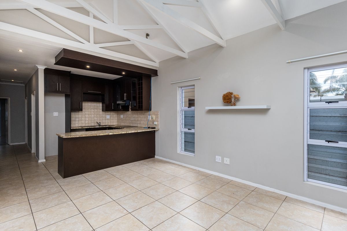 Cozy 3 Bedroom 2 Bathroom House to Let - Photo 4
