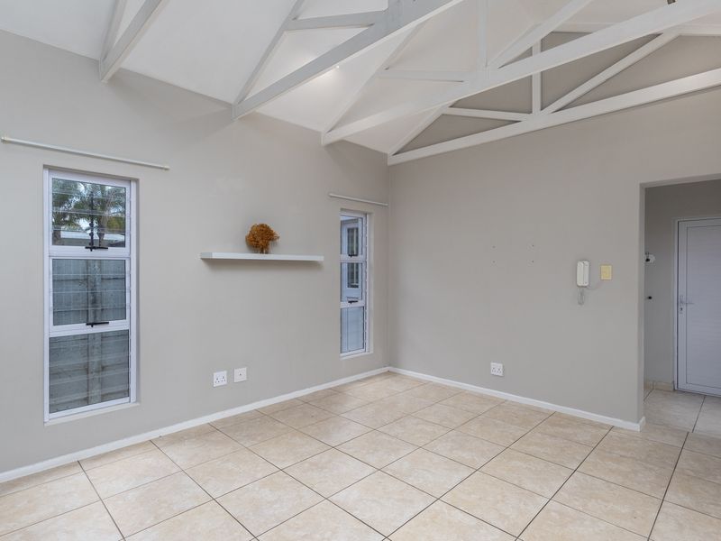 Cozy 3 Bedroom 2 Bathroom House to Let - Photo 5