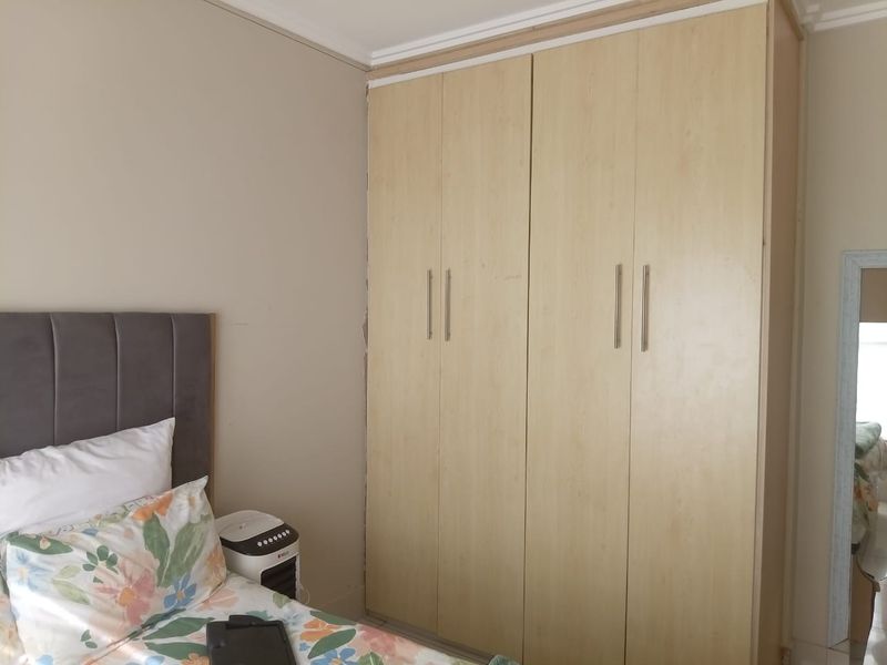 *Lovely 2-Bedroom Family Home in Secure Complex!* - Photo 6