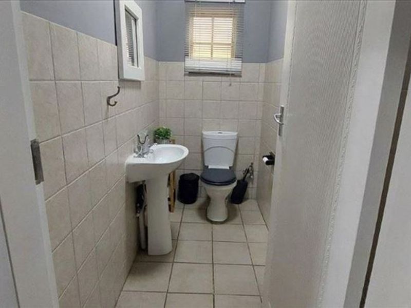Priced right for the extended family - Photo 10