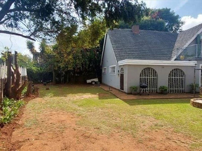 Priced right for the extended family - Photo 6