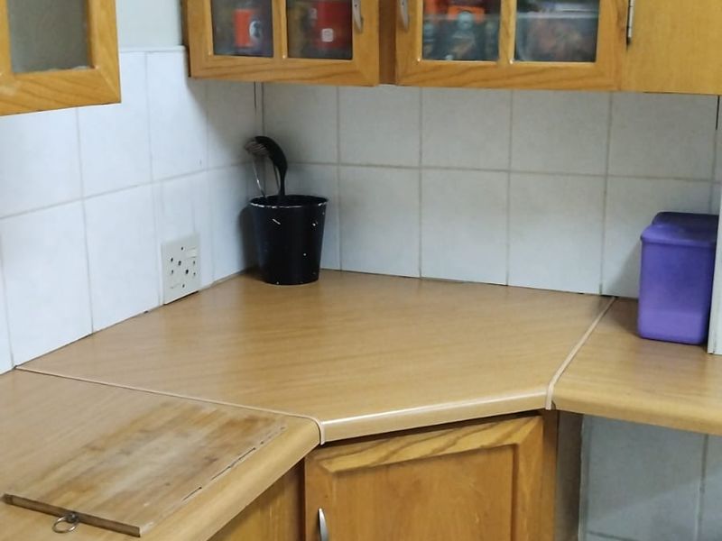 4 Bedroom house with flatlet - Photo 2