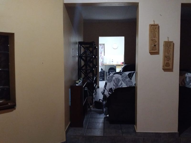 4 Bedroom house with flatlet - Photo 10