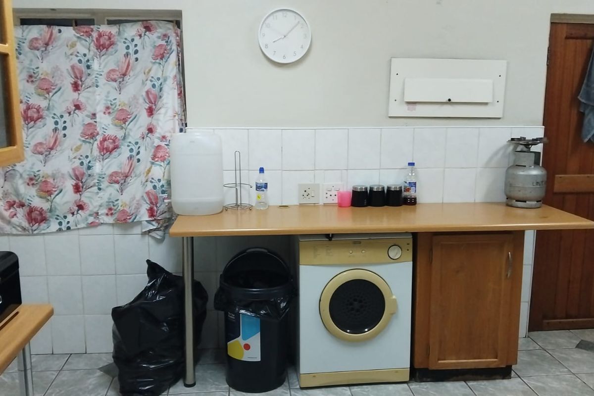 4 Bedroom house with flatlet - Photo 4