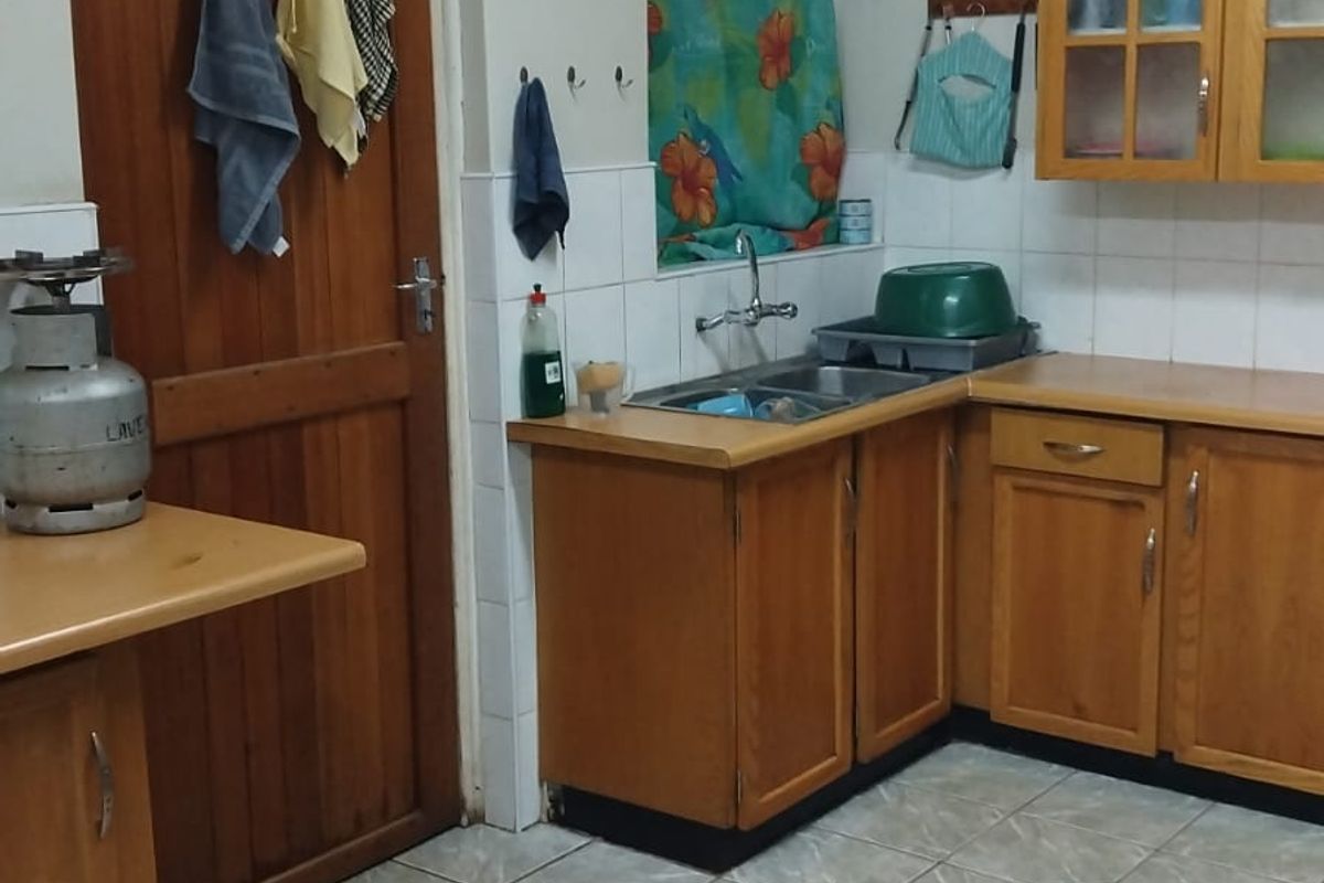 4 Bedroom house with flatlet - Photo 3
