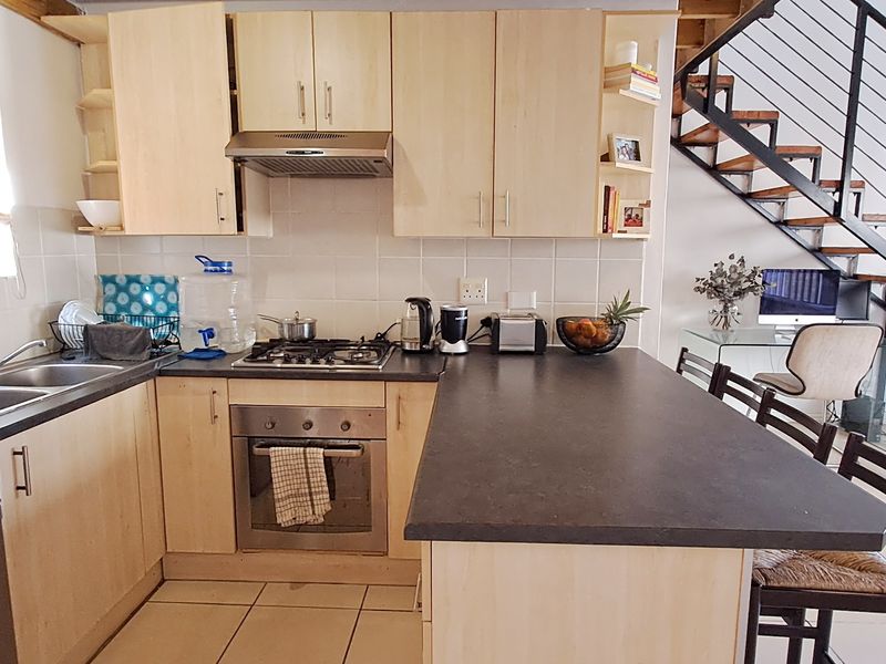 WALMER HEIGHTS LOFT APARTMENT FOR RENT - Photo 1