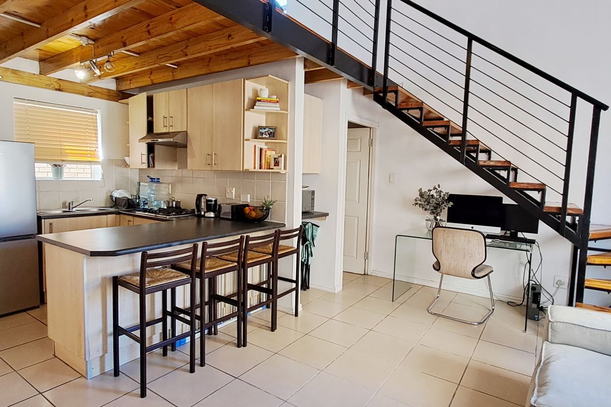 WALMER HEIGHTS LOFT APARTMENT FOR RENT - Photo 2