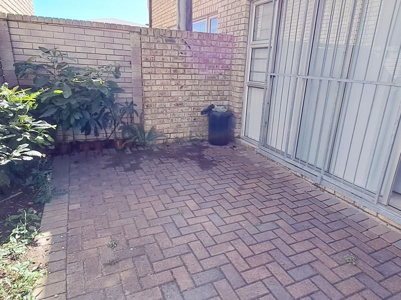 WALMER HEIGHTS LOFT APARTMENT FOR RENT - Photo 6