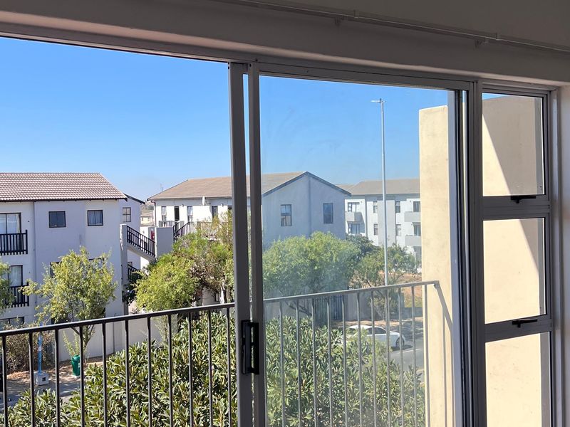 2 Bedroom Apartment  To Let in Parklands  Available 1 July 2026 - Photo 9