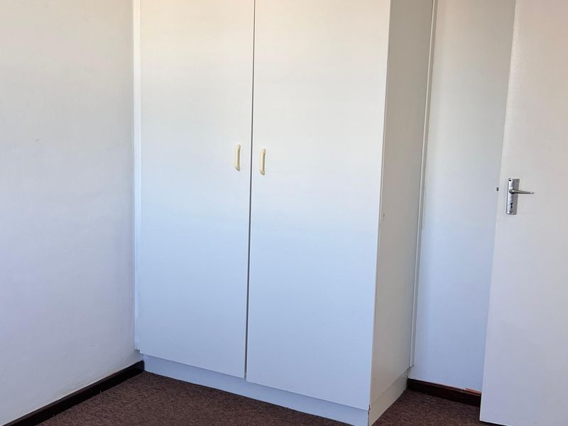 2 Bedroom Apartment  To Let in Parklands  Available 1 July 2026 - Photo 8