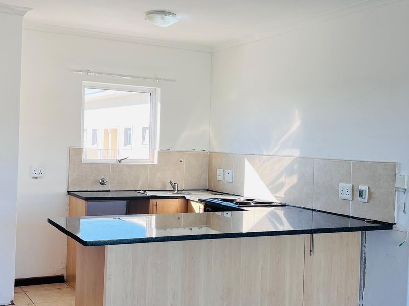 2 Bedroom Apartment  To Let in Parklands  Available 1 July 2026 - Photo 6