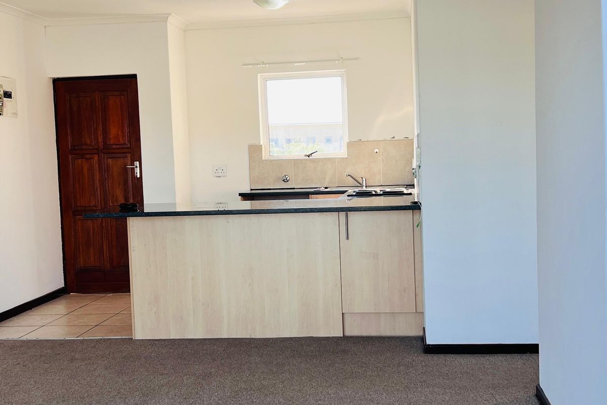 2 Bedroom Apartment  To Let in Parklands  Available 1 July 2026 - Photo 4