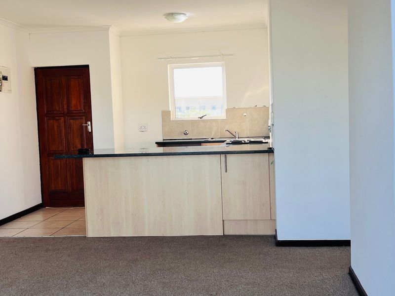 2 Bedroom Apartment  To Let in Parklands  Available 1 July 2026 - Photo 4