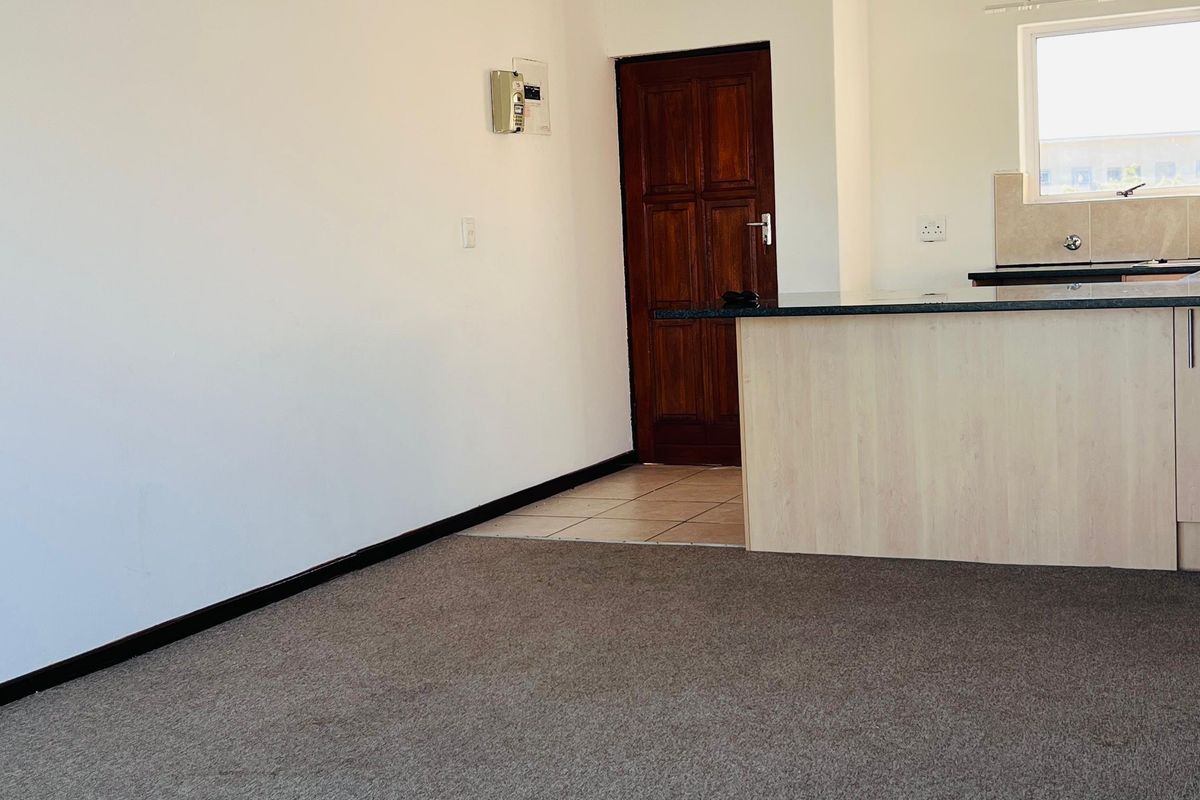2 Bedroom Apartment  To Let in Parklands  Available 1 July 2026 - Photo 5