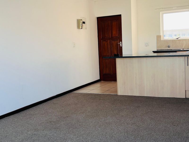 2 Bedroom Apartment  To Let in Parklands  Available 1 July 2026 - Photo 5