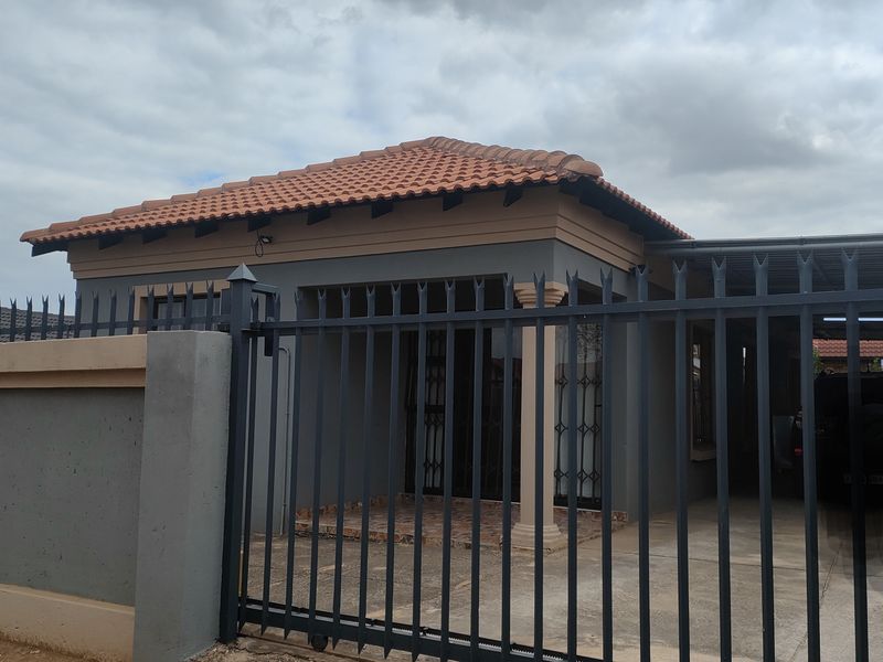 House For Sale In Pretoria - Photo 3