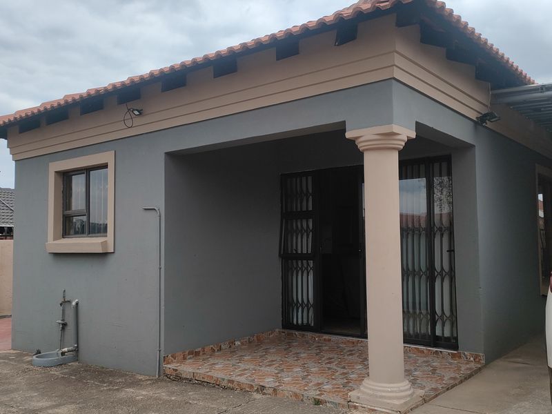 House For Sale In Pretoria - Photo 2